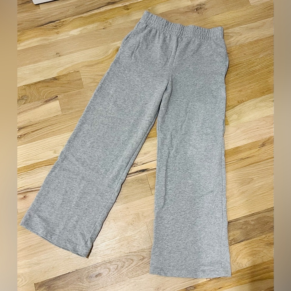 Super cute flare leg woman’s sweat pants with pockets